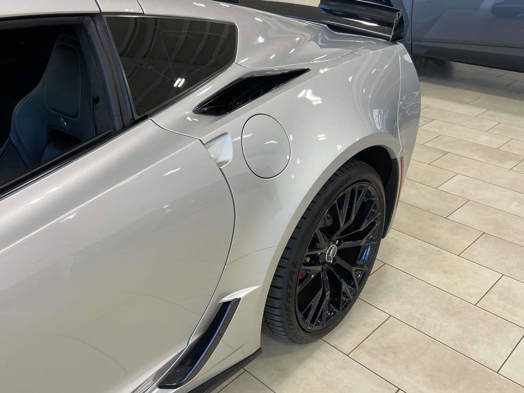 Used 2015 Chevrolet Corvette Z06 w/ 3LZ Preferred Equipment Group image 11