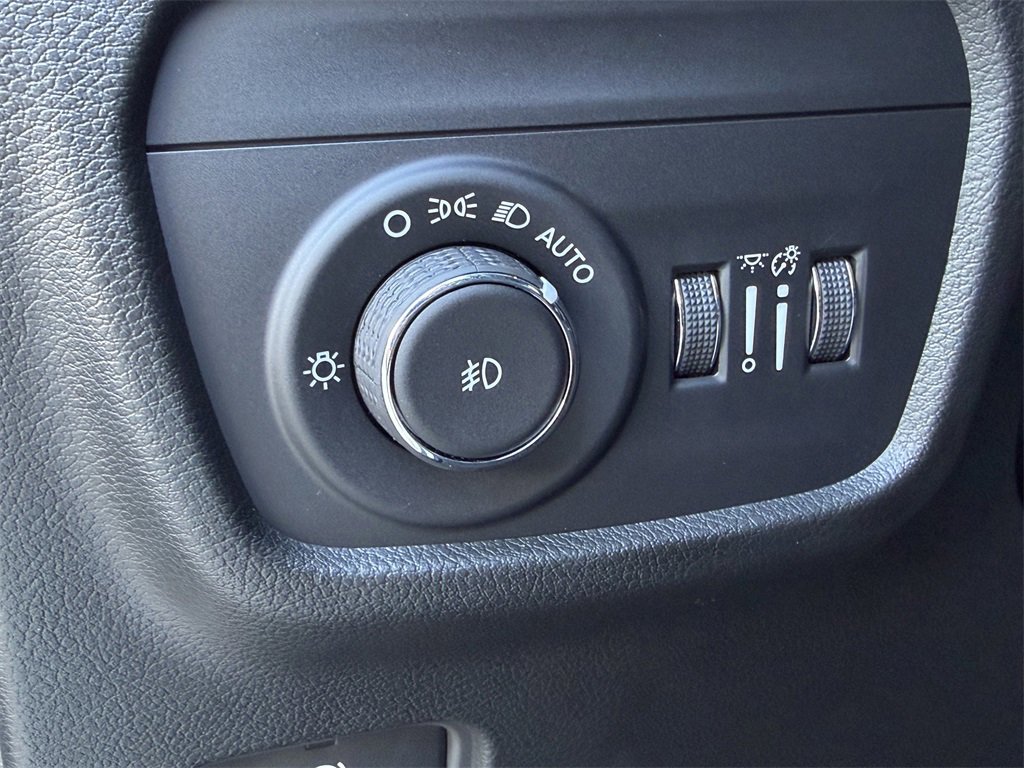 New 2025 Jeep Grand Cherokee L Summit w/ Obsidian Package image 18