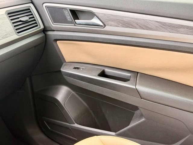 Used 2020 Volkswagen Atlas Cross Sport SE w/ Panoramic Sunroof Package FWD image 25