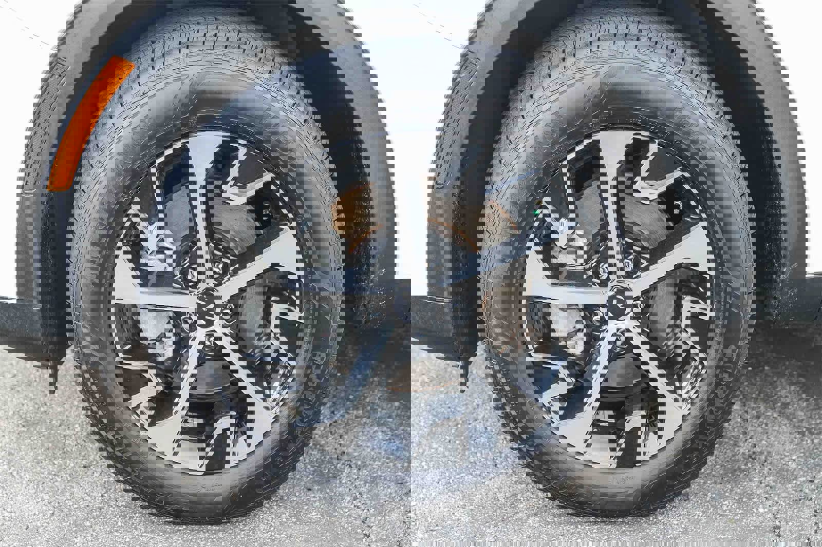 Used 2023 Kia Sportage EX image 9