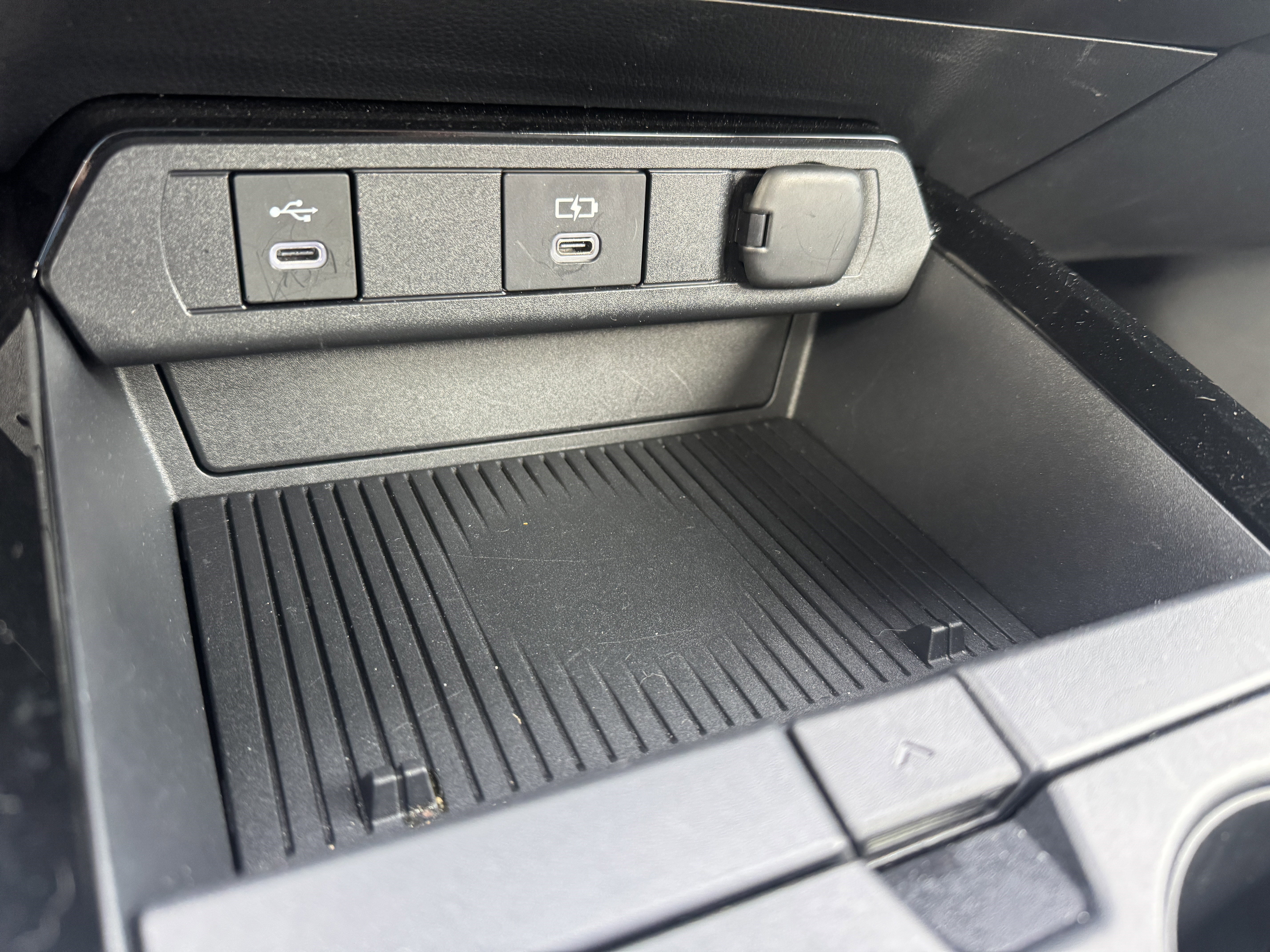 Used 2025 Toyota Prius LE image 28