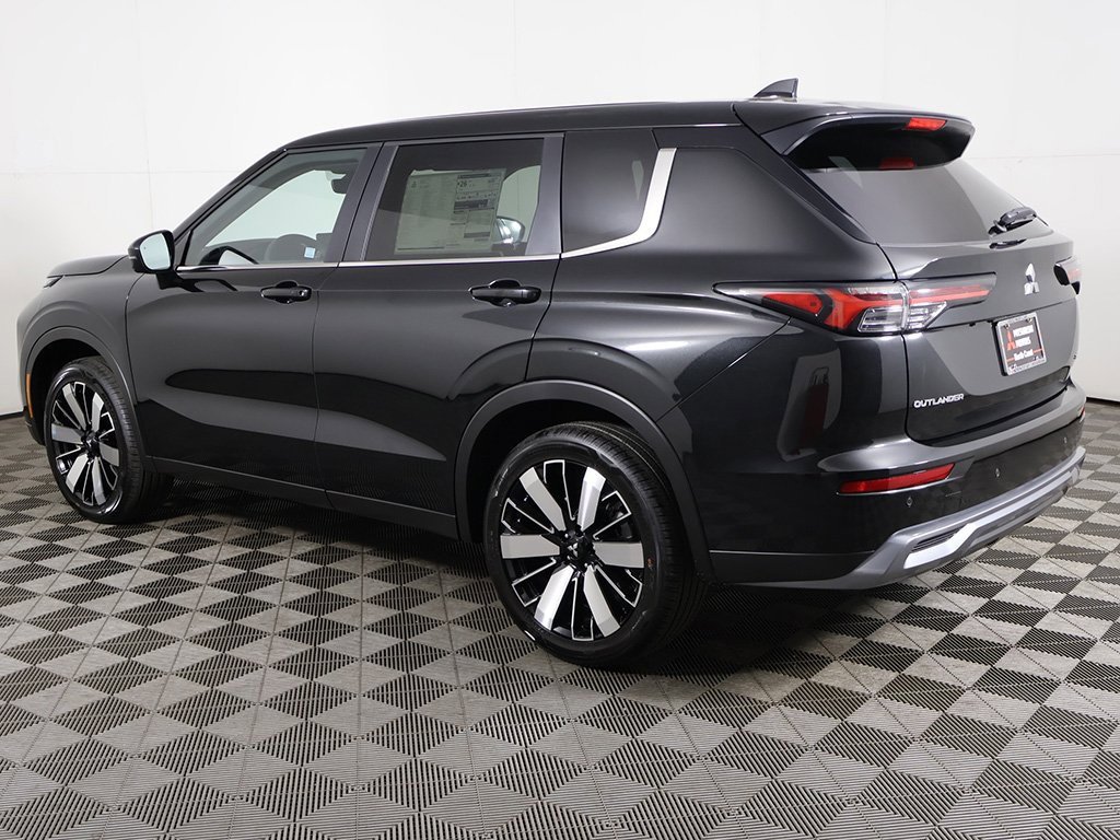 New 2025 Mitsubishi Outlander SE image 15