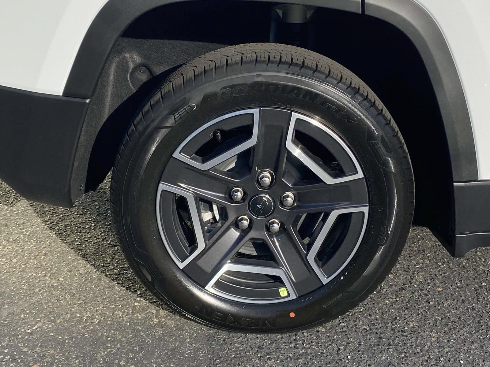 New 2026 Jeep Cherokee Laredo AWD/4WD image 8