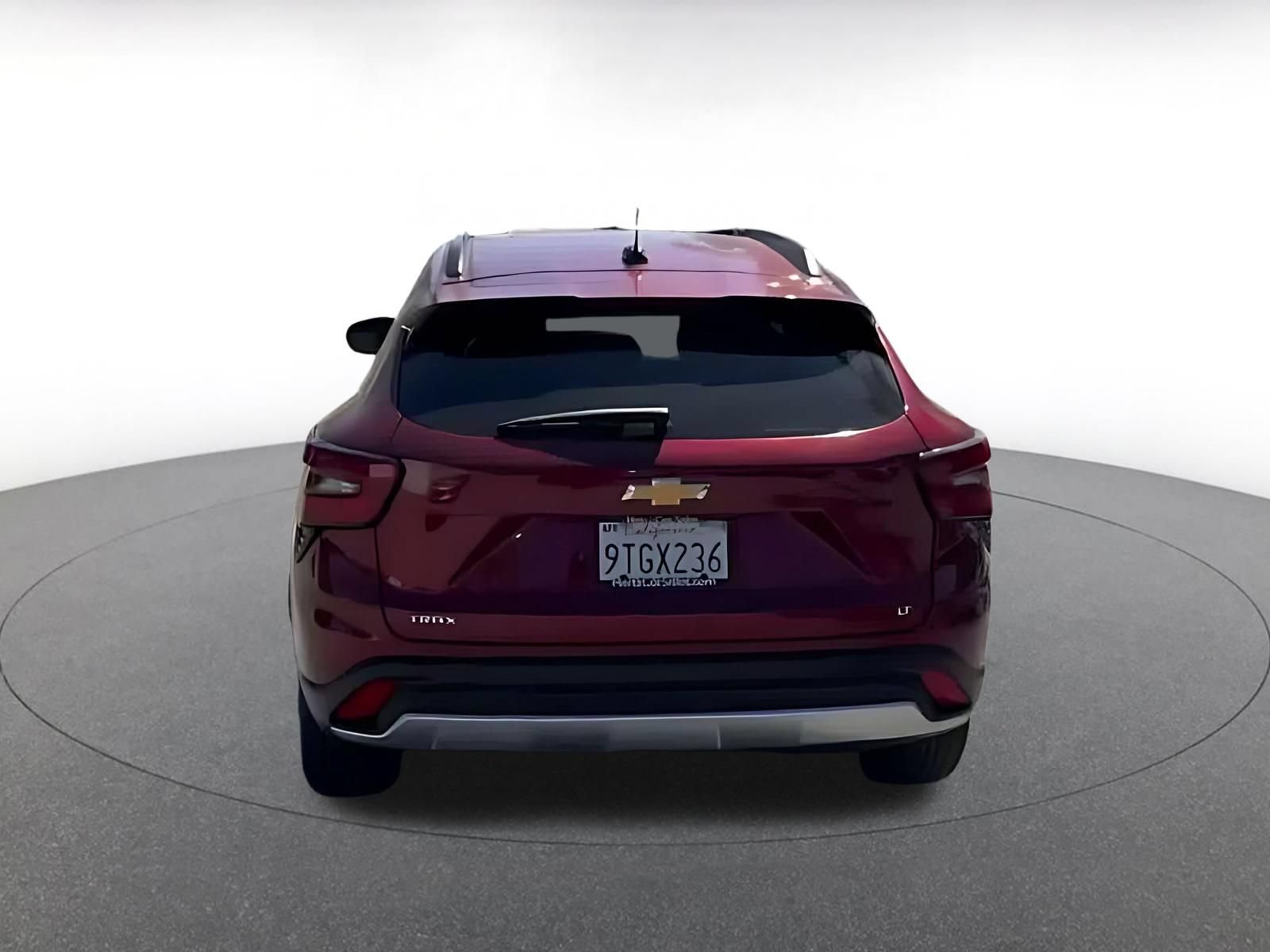 Used 2025 Chevrolet Trax LT w/ LT Convenience Package FWD image 9