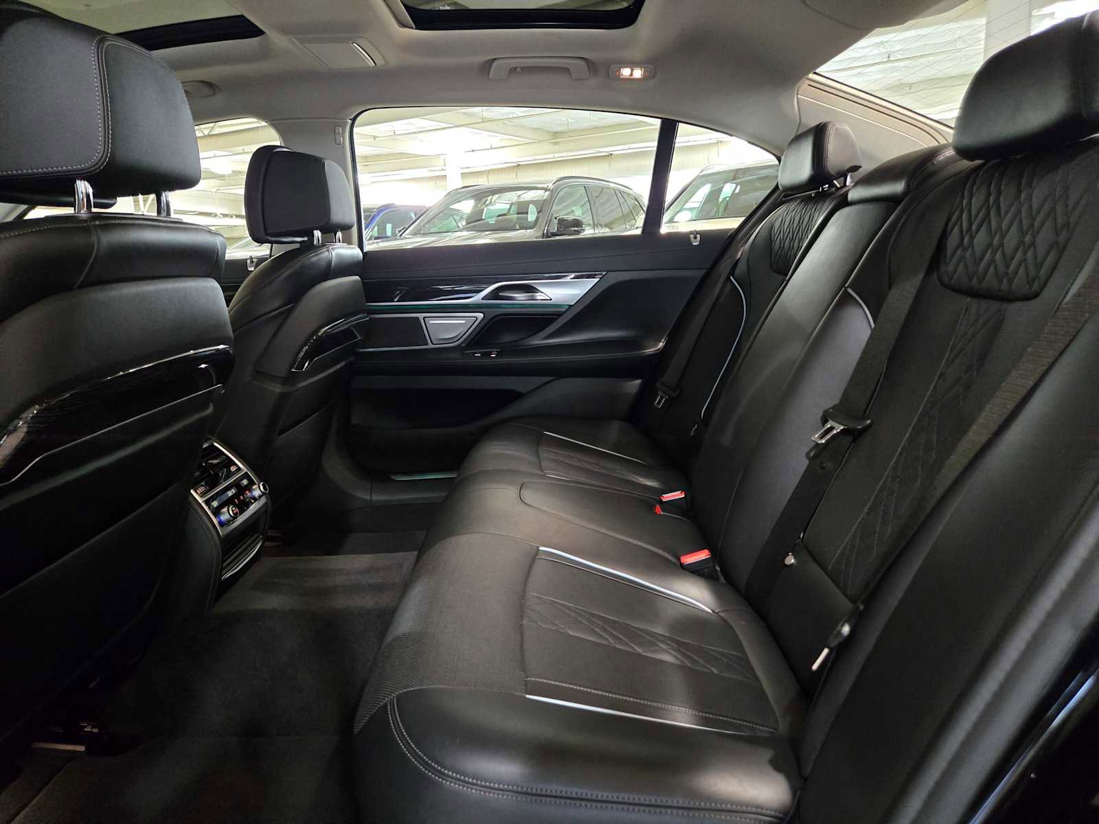 Used 2021 BMW 750i xDrive AWD/4WD image 15