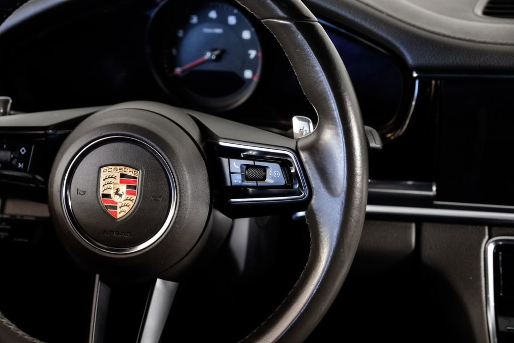 Used 2021 Porsche Panamera image 17