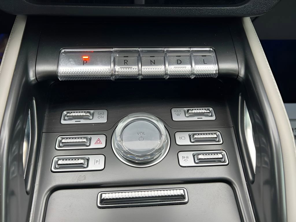 Used 2025 Lincoln Nautilus Reserve image 25