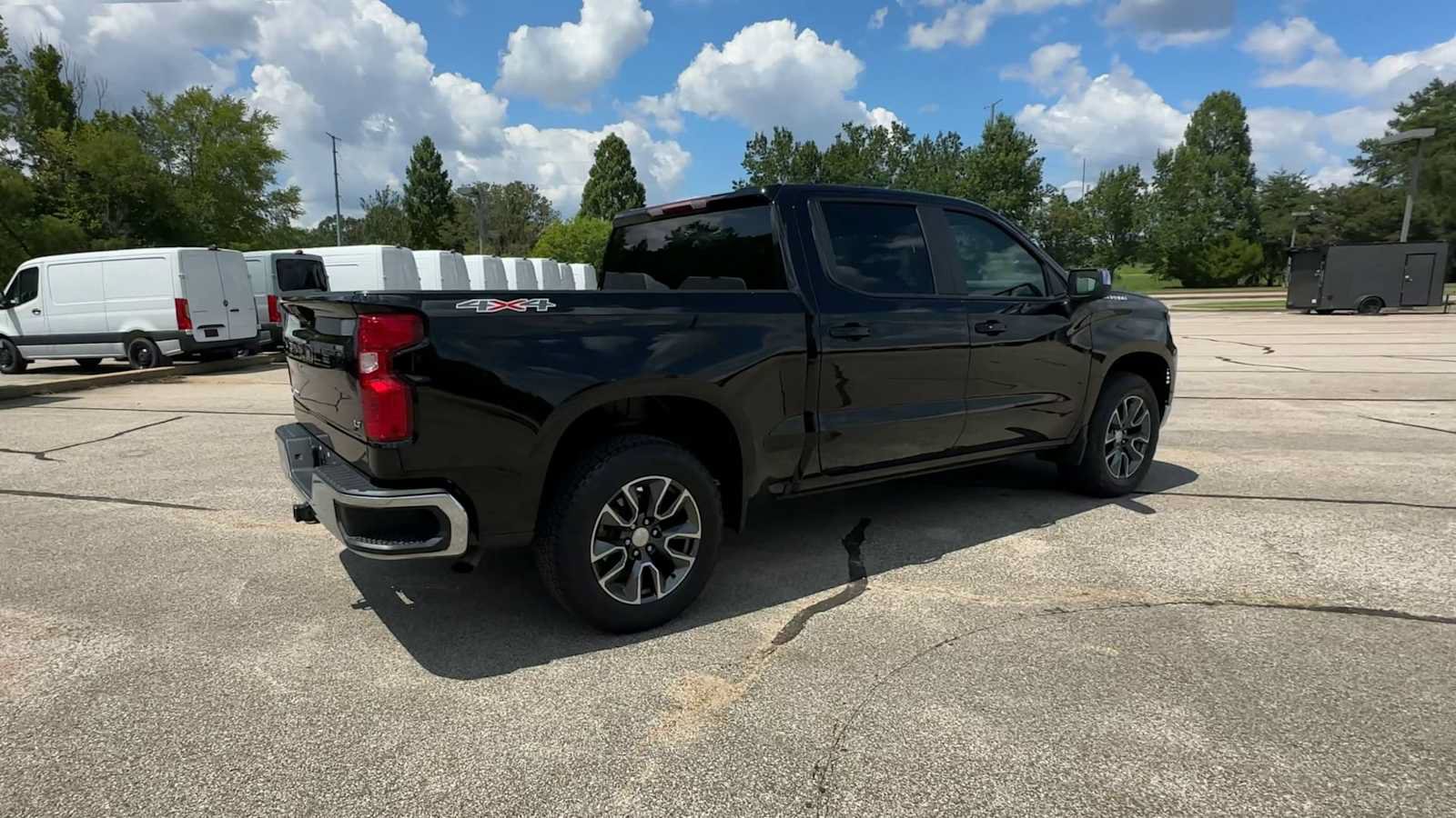 Used 2023 Chevrolet Silverado 1500 LT AWD/4WD image 8