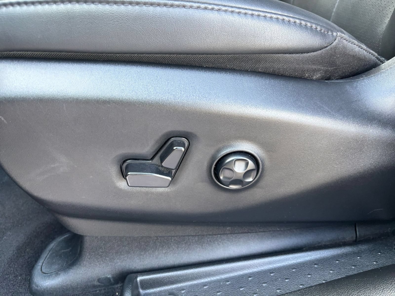 Used 2025 Chrysler Pacifica Select FWD image 21