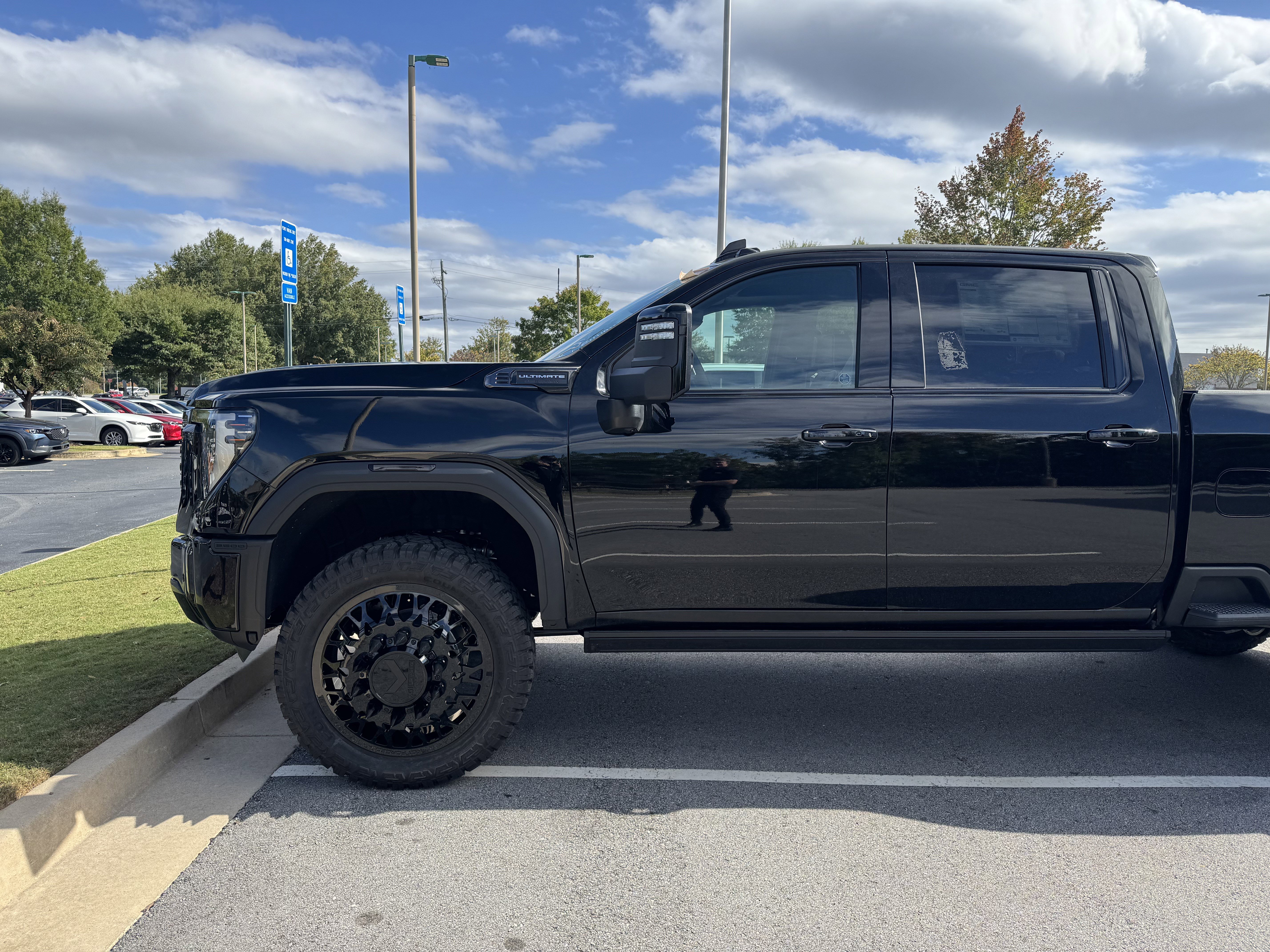 Used 2026 GMC Sierra 3500 Denali Ultimate image 9