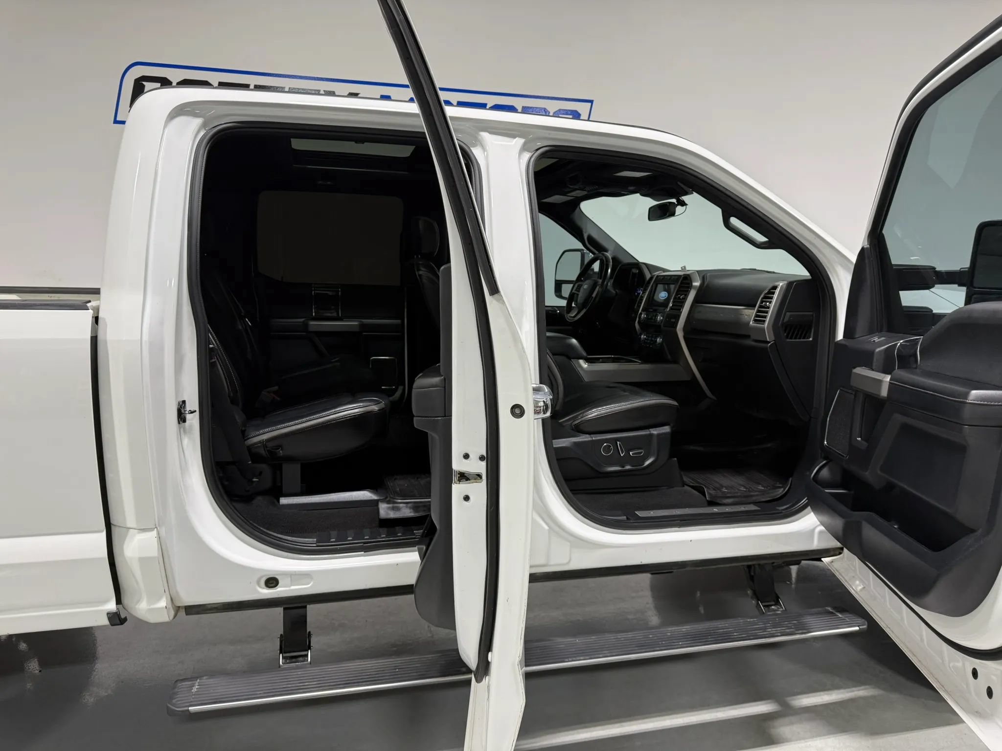 Used 2021 Ford F250 Platinum w/ FX4 Off-Road Package AWD/4WD image 11