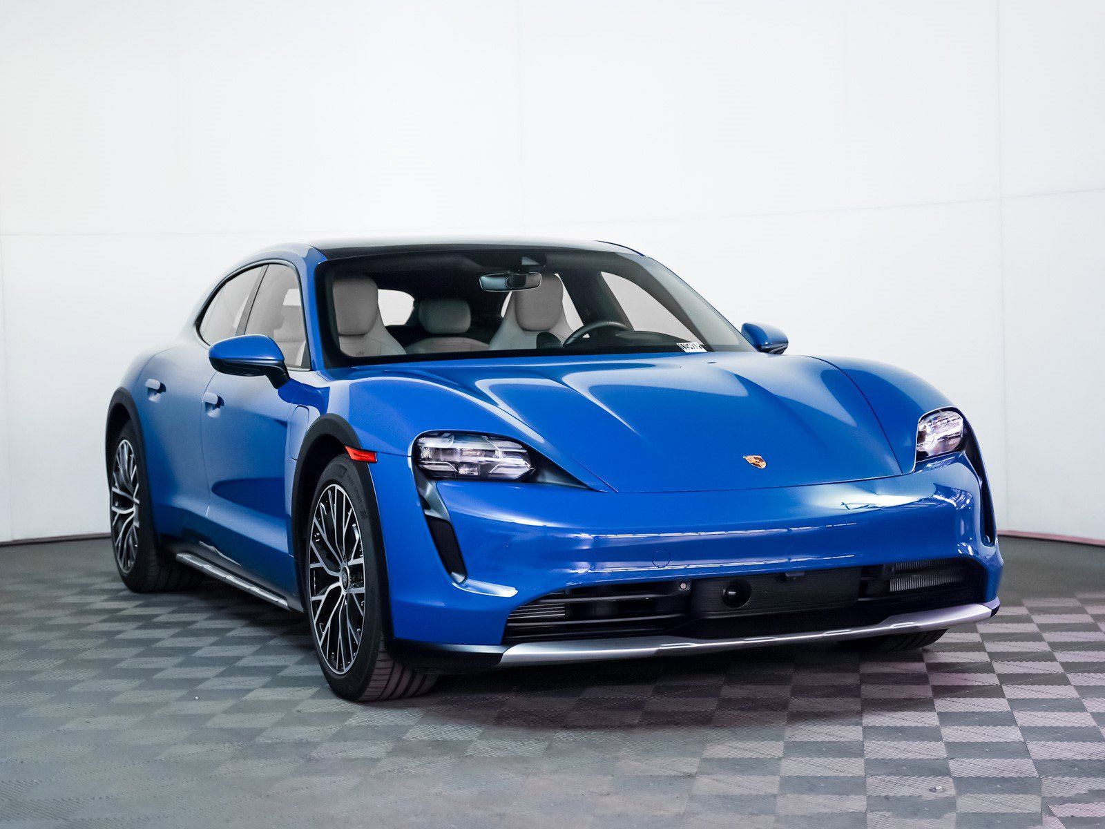 Used 2024 Porsche Taycan 4S w/ Premium Package image 8