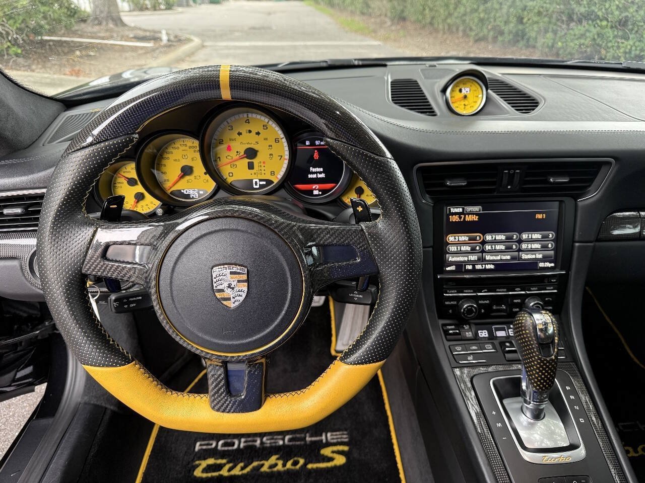 Used 2015 Porsche 911 Turbo S w/ High-end Infotainment Package AWD/4WD image 35