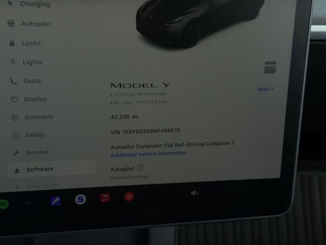 Used 2022 Tesla Model Y Long Range image 24