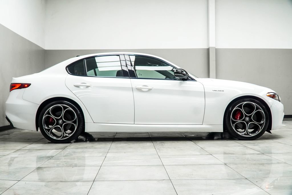 Used 2023 Alfa Romeo Giulia Veloce RWD image 7