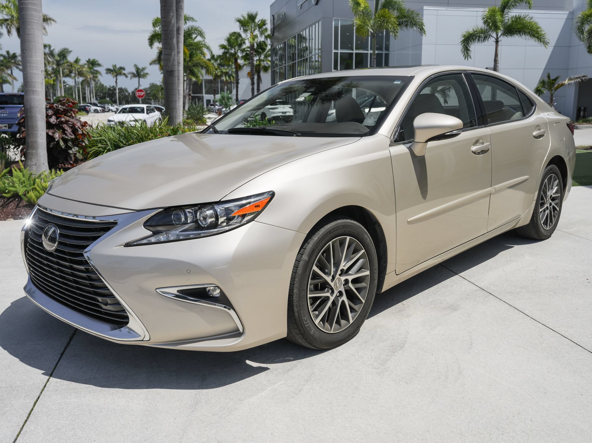 Used 2018 Lexus ES 350 w/ Luxury Package w/Wood Trim FWD image 6