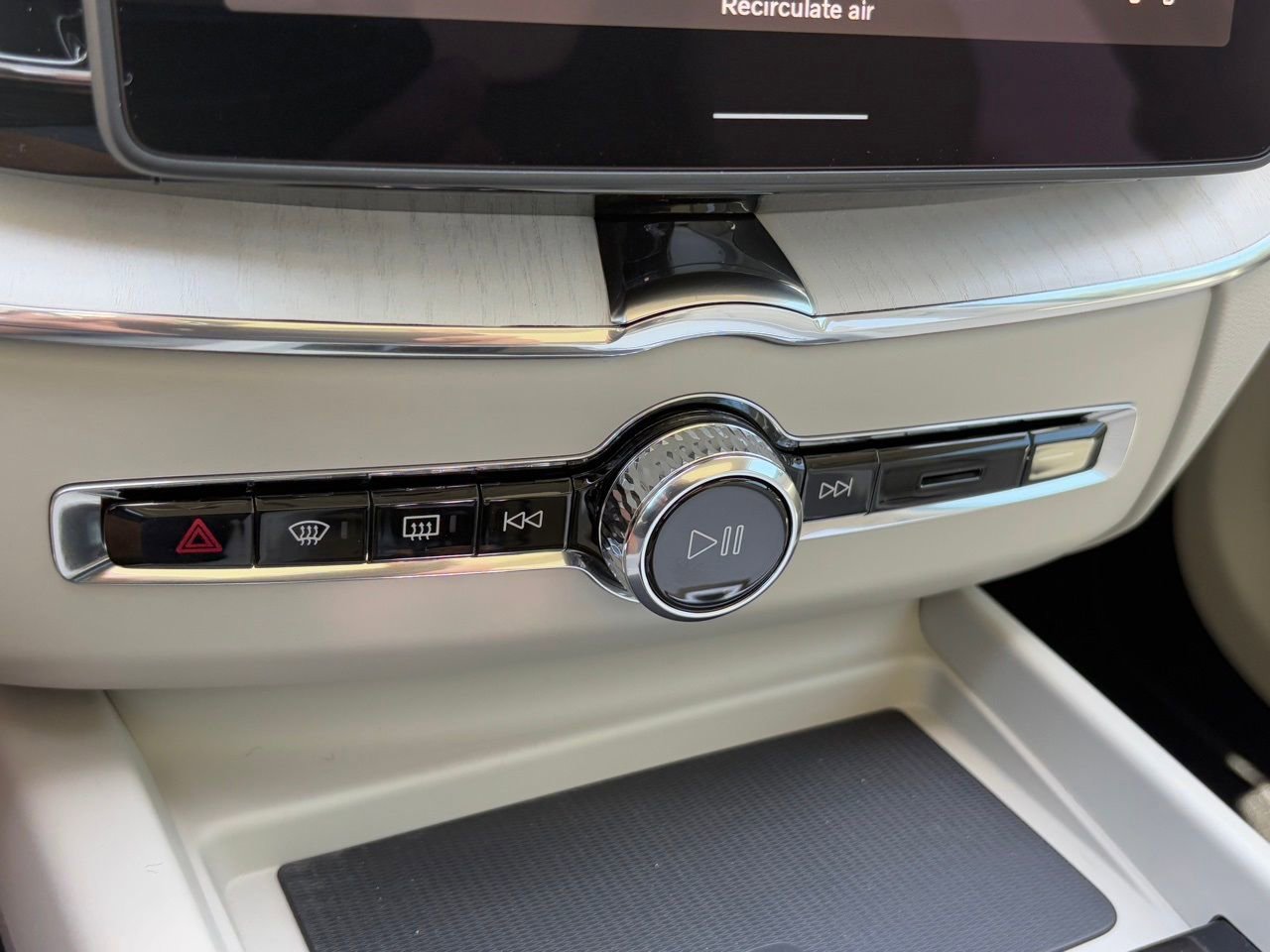 New 2026 Volvo XC60 T8 Ultra w/ Protection Package Premier image 16