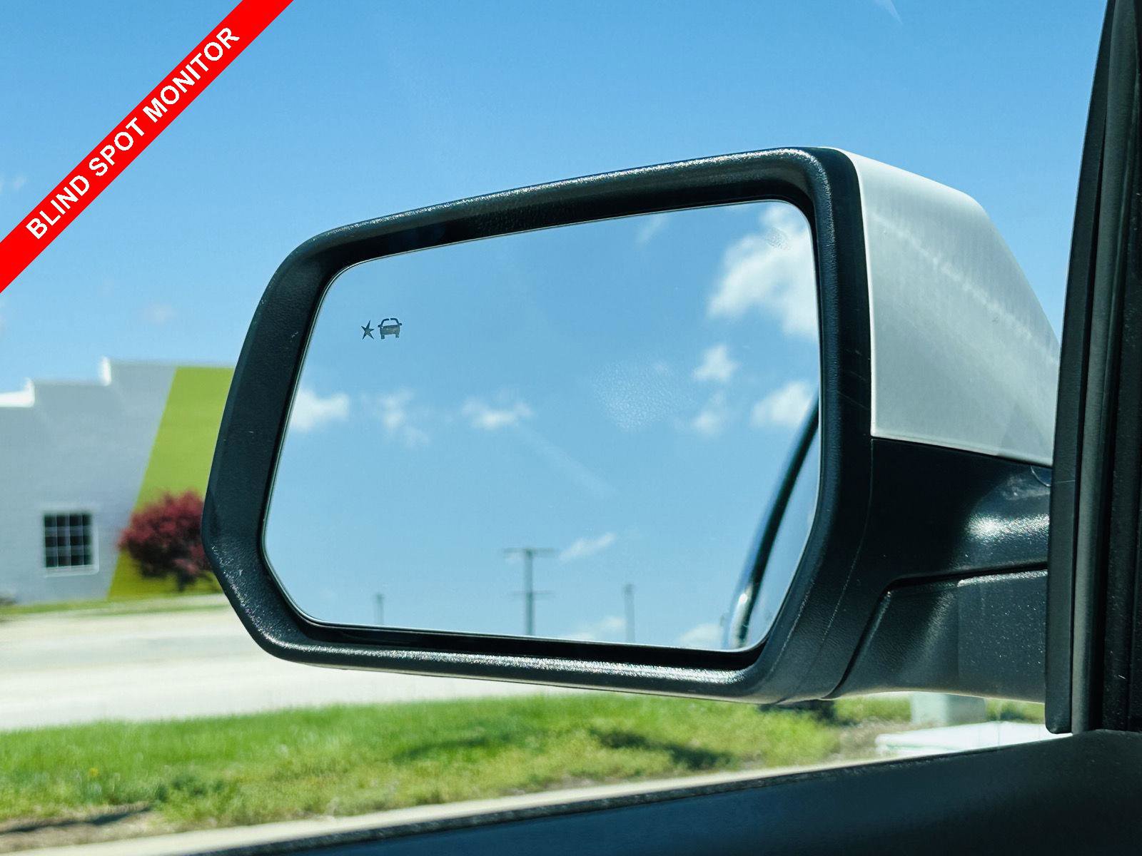 Used 2023 GMC Acadia SLE w/ Driver Convenience Package image 8