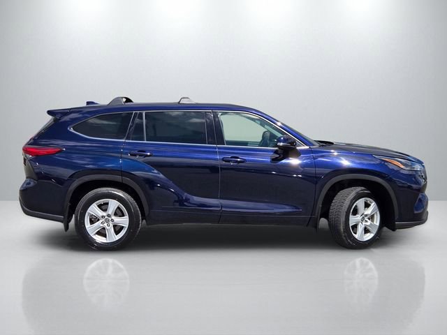Used 2021 Toyota Highlander L FWD image 3