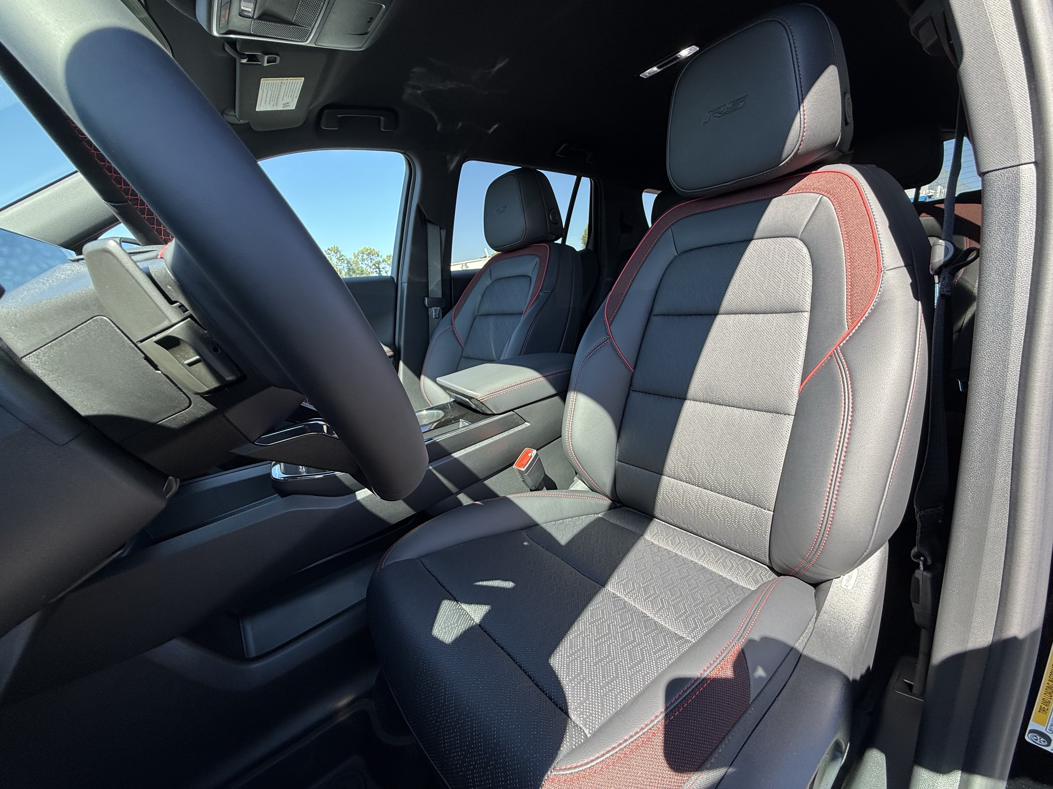 New 2027 Chevrolet Equinox RS w/ LPO, Floor Liner Package FWD image 16