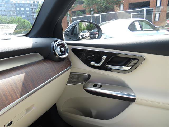 Used 2026 Mercedes-Benz GLC 300 4MATIC image 17