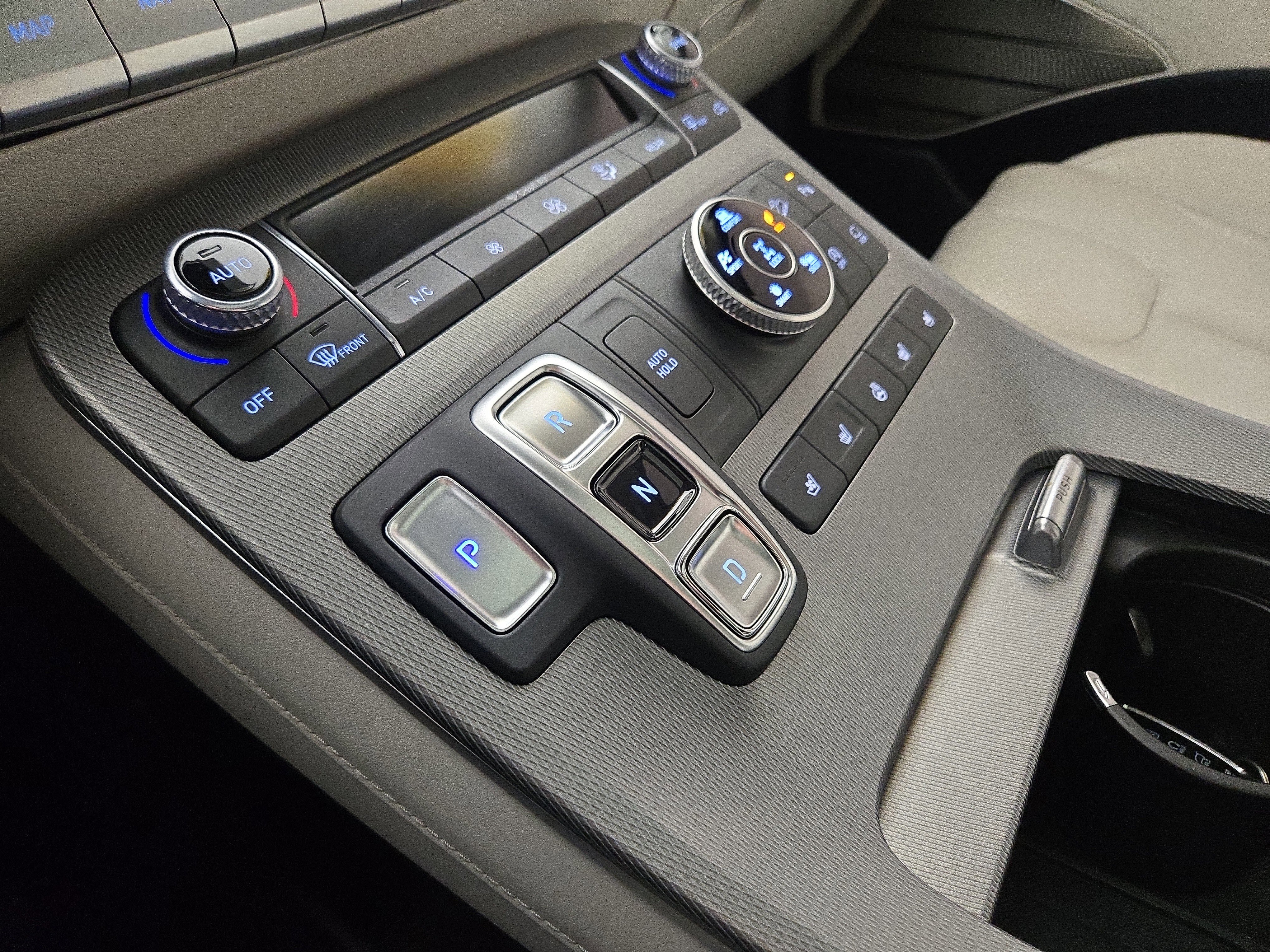 Used 2022 Hyundai Palisade Limited image 25