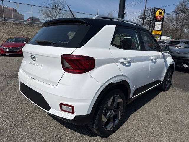 Used 2023 Hyundai Venue Limited image 16
