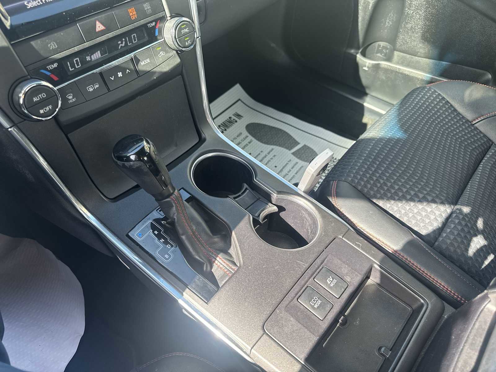 Used 2015 Toyota Camry SE image 19