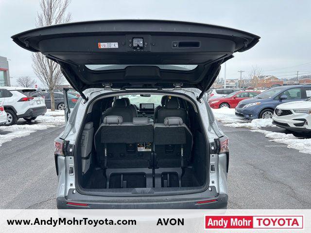 Used 2025 Toyota Sienna XLE image 11