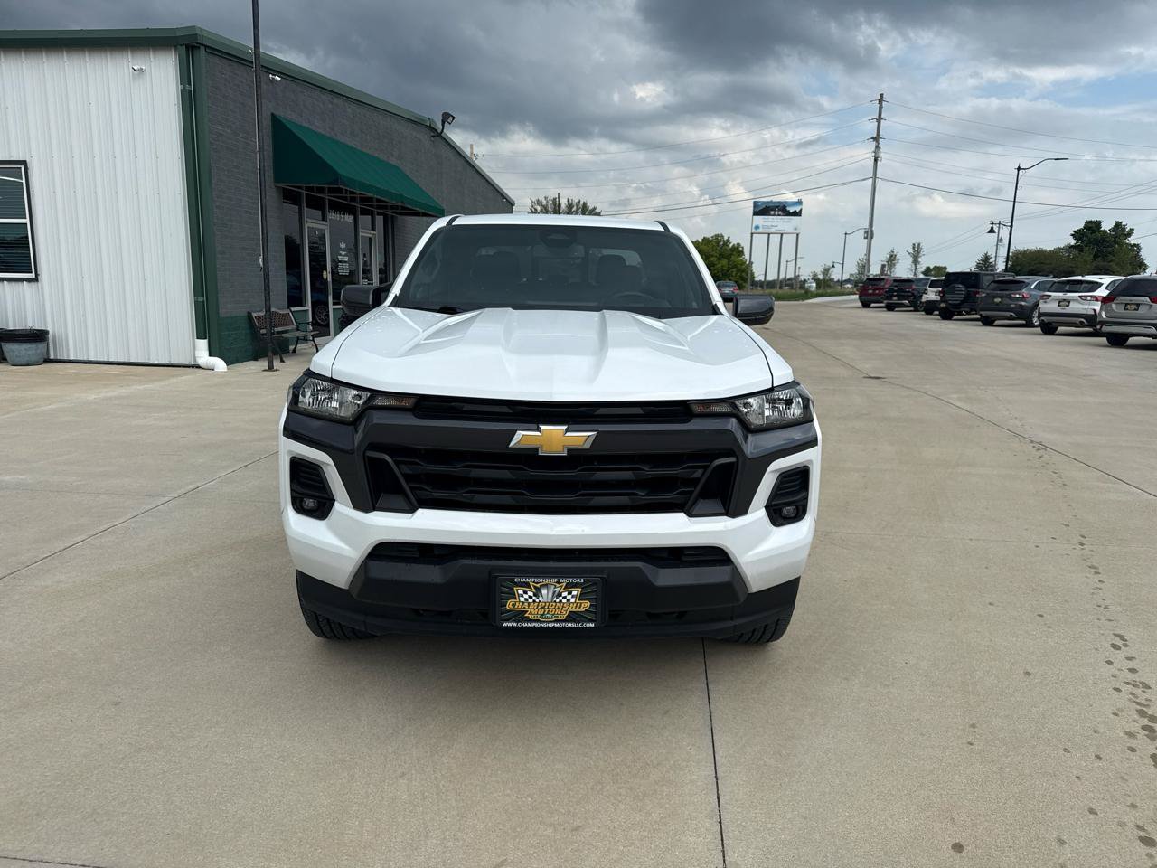 Used 2023 Chevrolet Colorado LT w/ LT Convenience Package II AWD/4WD image 2