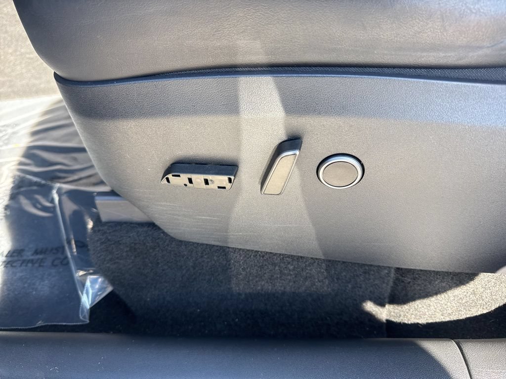 Used 2025 Tesla Model Y Long Range RWD image 10