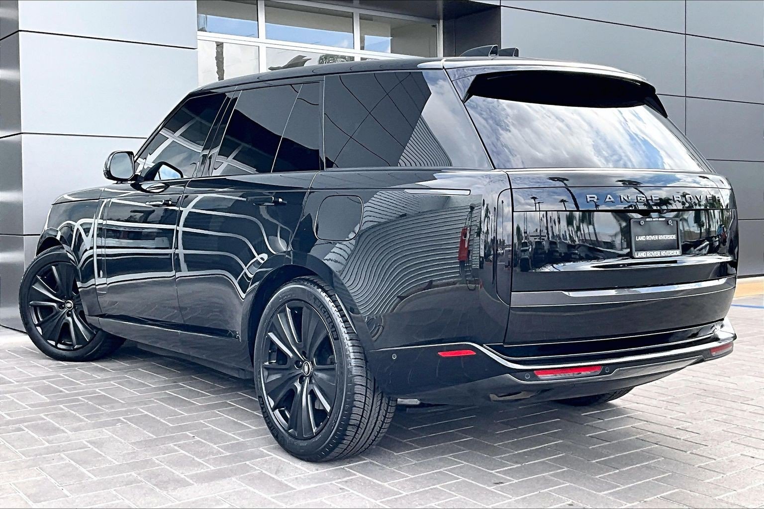 Used 2025 Land Rover Range Rover SE AWD/4WD image 11