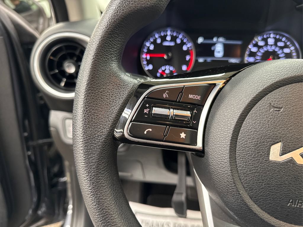 Used 2022 Kia Forte LXS image 27