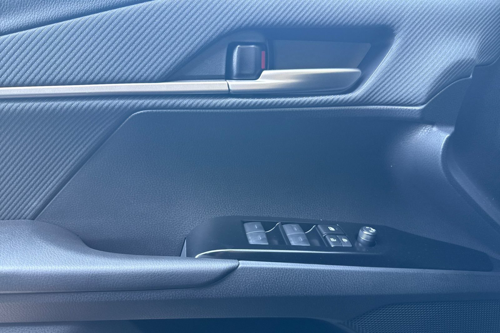 New 2025 Toyota Camry SE w/ Convenience Package FWD image 11