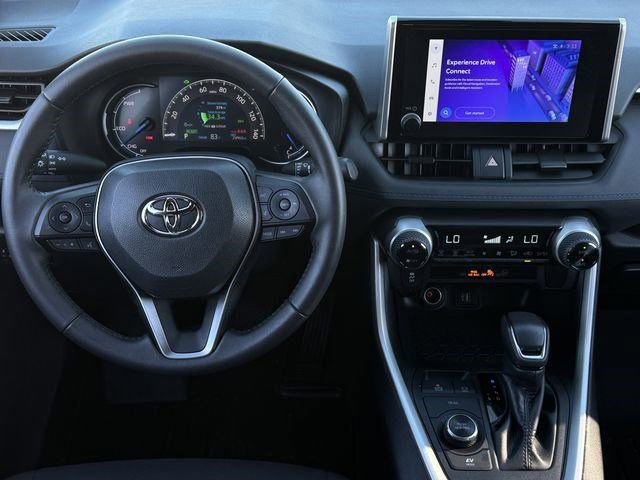 Used 2024 Toyota RAV4 SE image 13