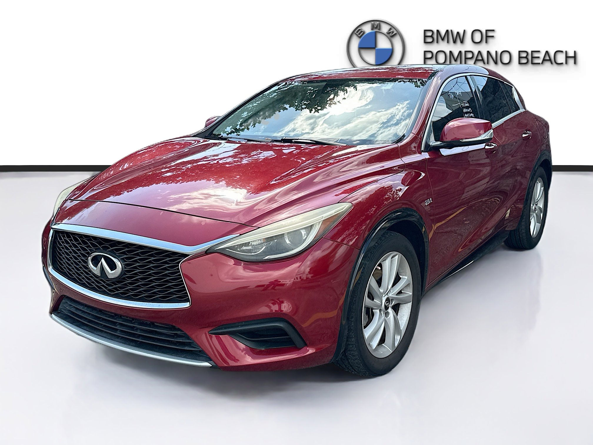 Used 2018 INFINITI QX30 w/ Cargo Package image 3