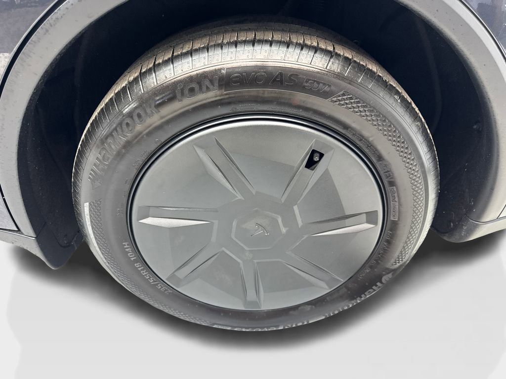 Used 2026 Tesla Model Y 2WD image 77