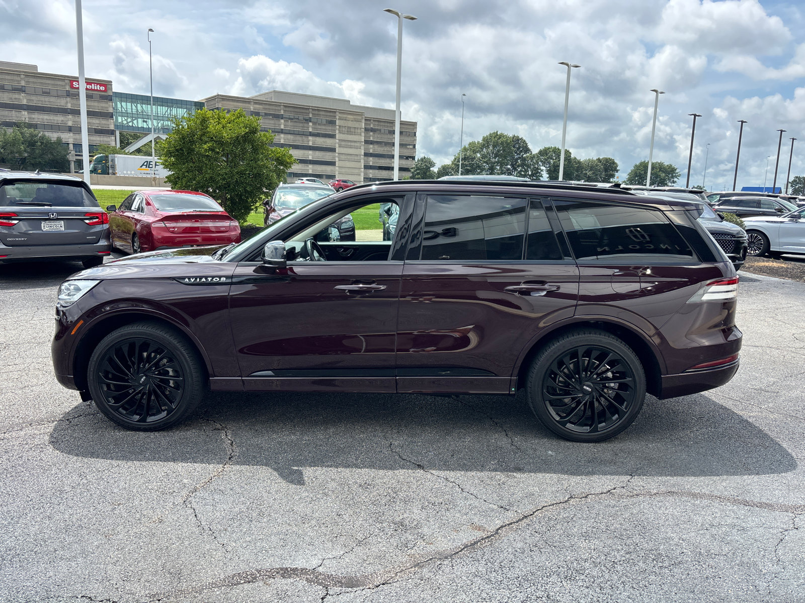 Certified 2023 Lincoln Aviator Reserve w/ Equipment Group 201A AWD/4WD image 4