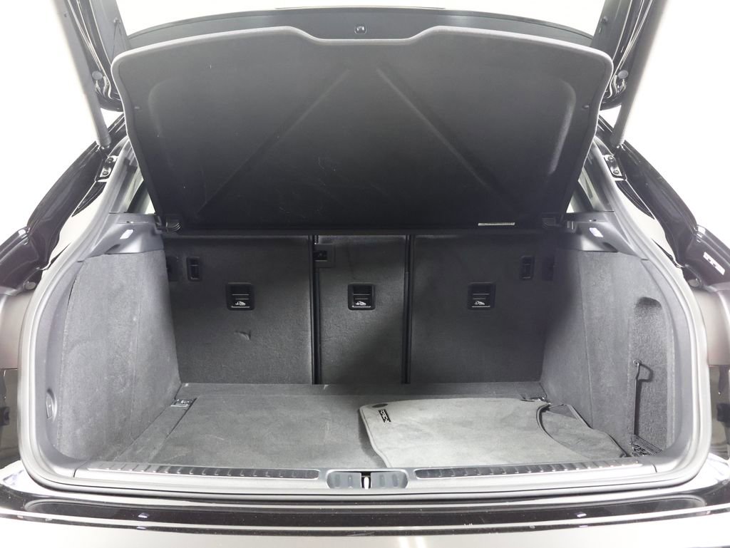 Certified 2024 Porsche Macan w/ Premium Plus Package image 10