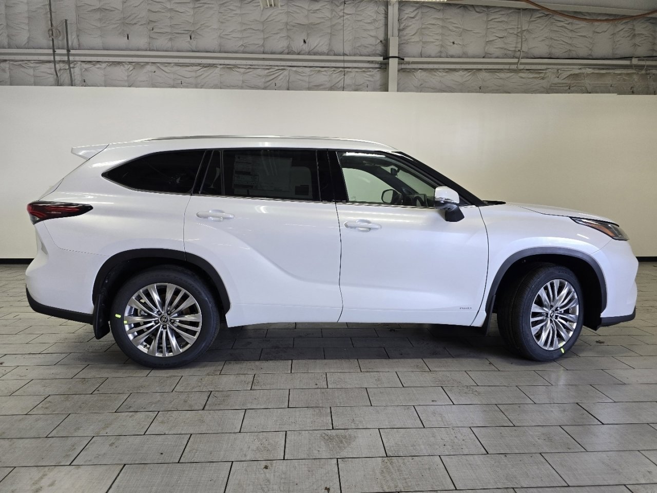 New 2026 Toyota Highlander Platinum image 18
