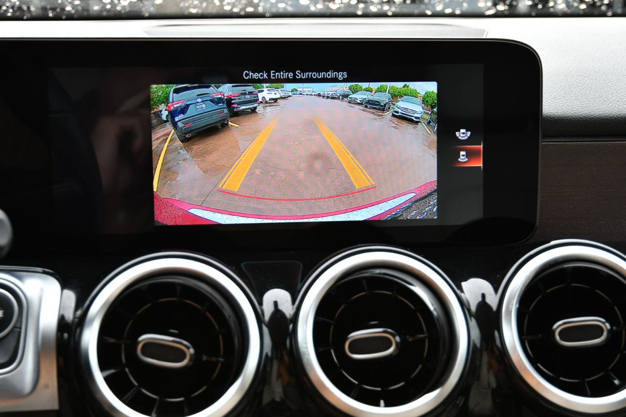Used 2022 Mercedes-Benz GLB 250 w/ Premium Package image 19