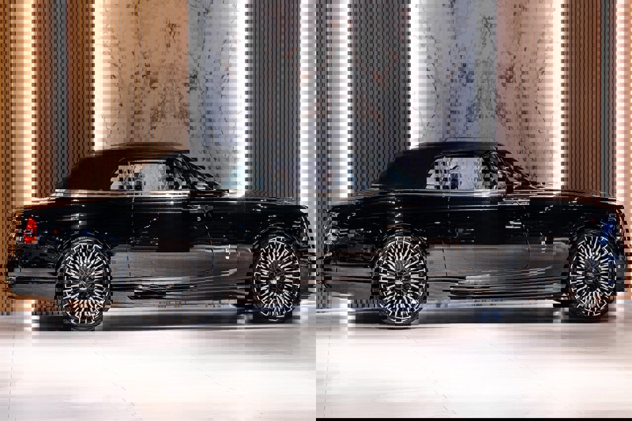 Used 2015 Rolls-Royce Phantom Drophead Coupe image 9