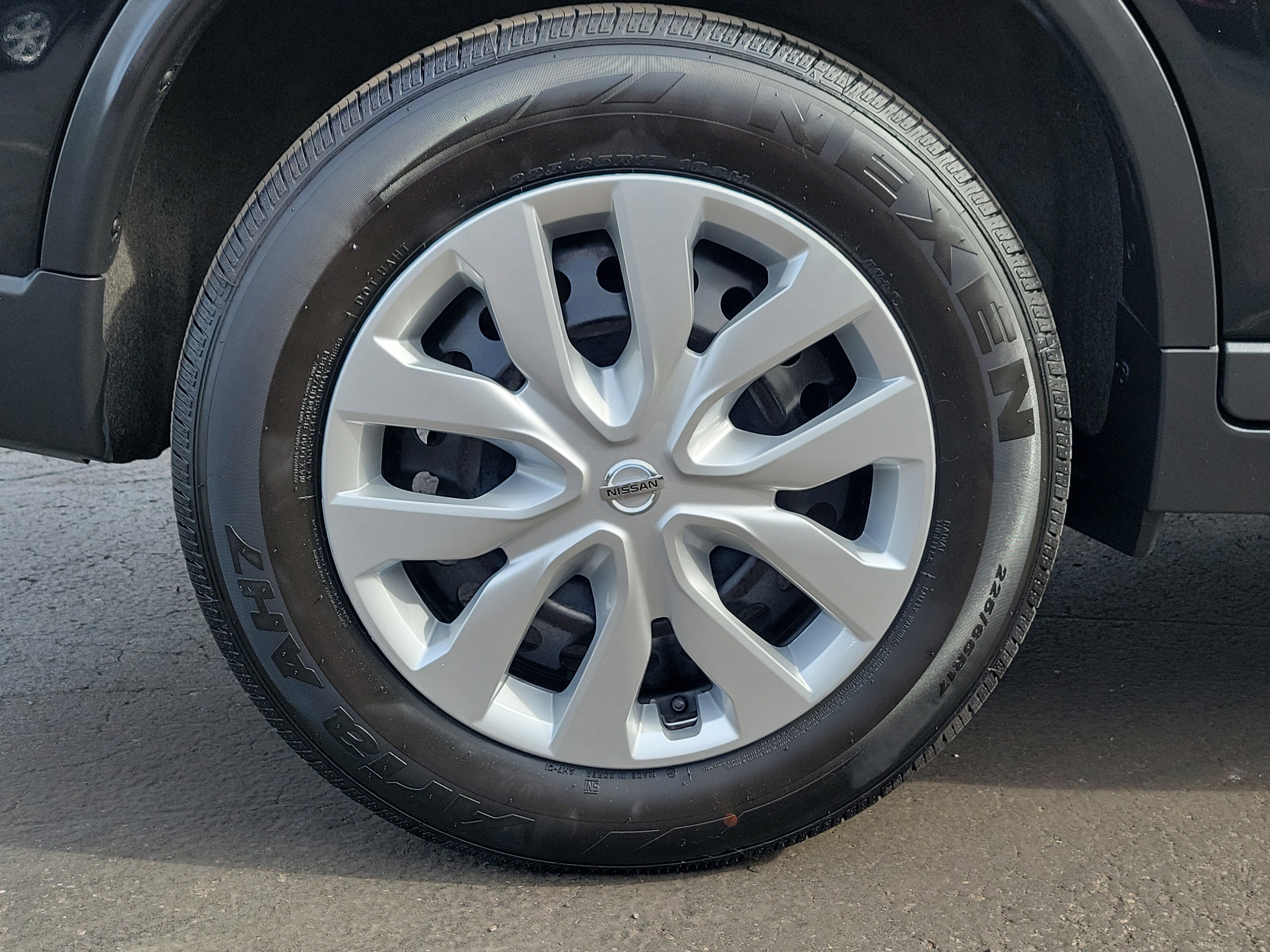 Used 2020 Nissan Rogue S image 5