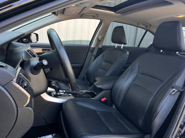 Used 2016 Honda Accord Touring image 12