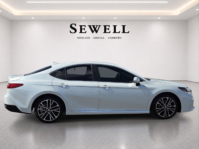 Used 2025 Toyota Camry XLE FWD image 5