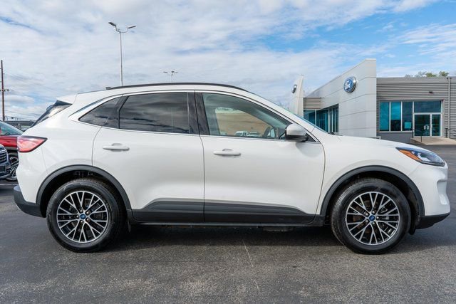 Used 2022 Ford Escape Titanium w/ Class II Trailer Tow Package image 5