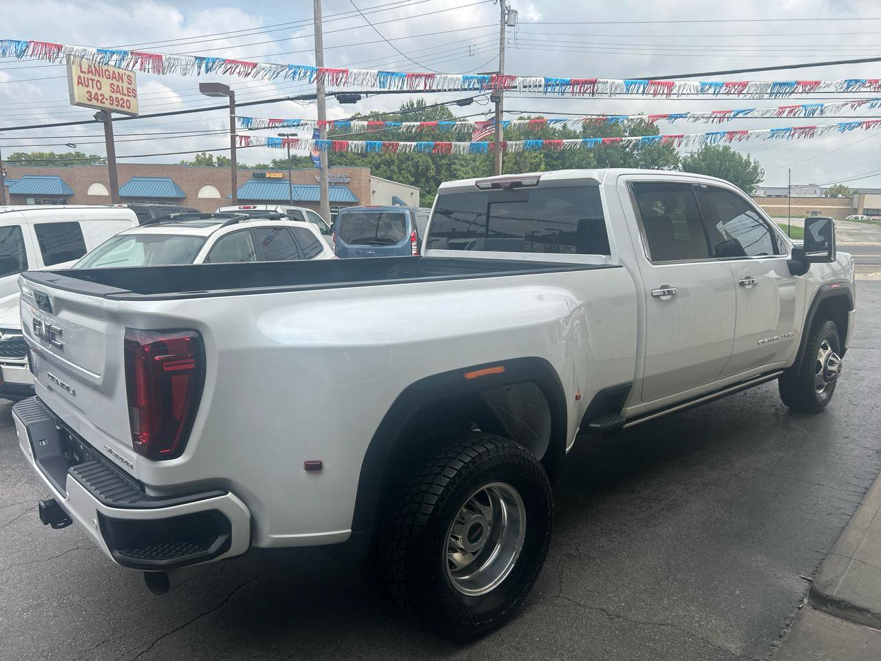 Used 2023 GMC Sierra 3500 Denali w/ Denali Ultimate Package AWD/4WD image 5