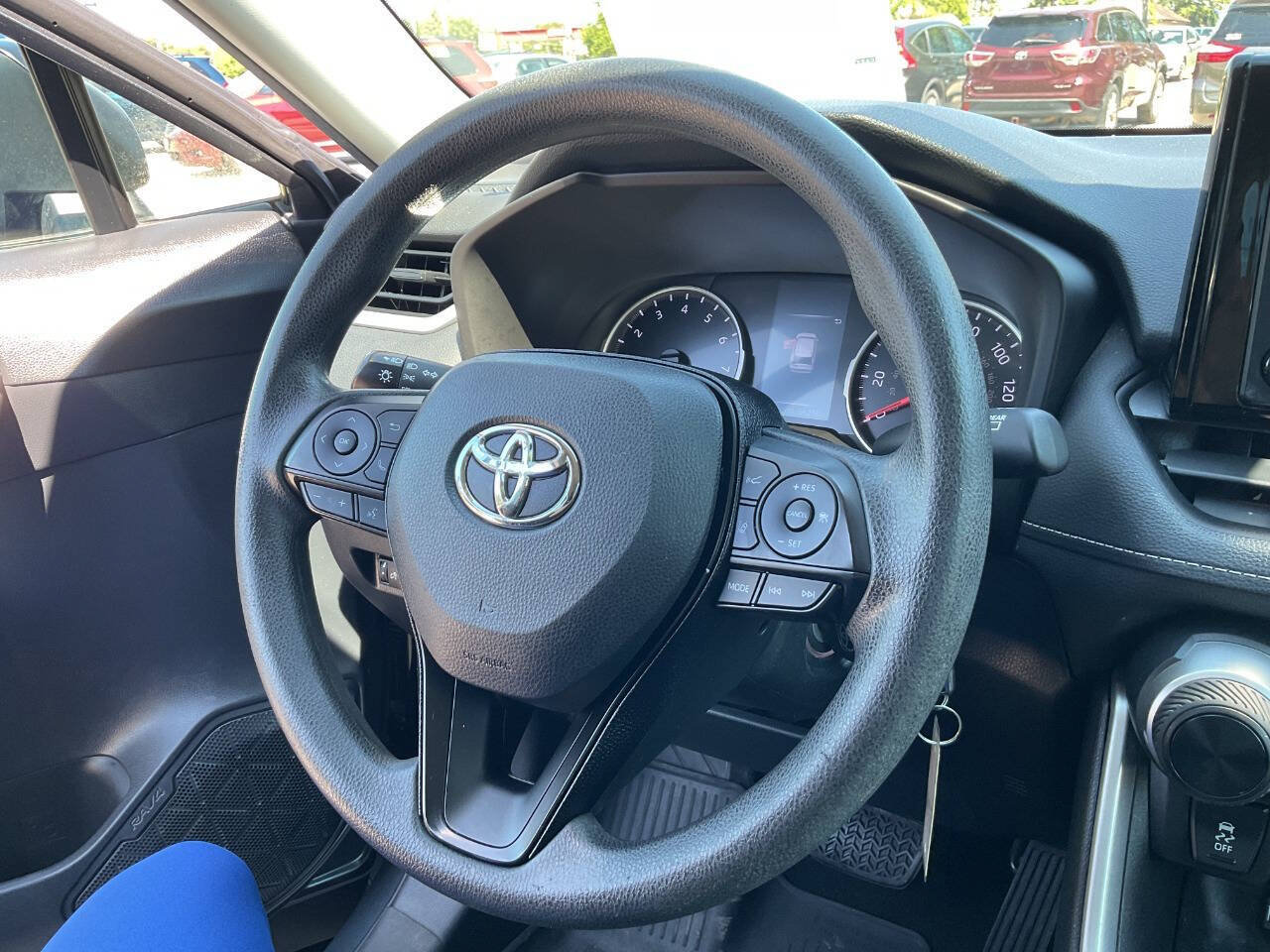 Used 2019 Toyota RAV4 LE w/ All Weather Liner Package AWD/4WD image 18