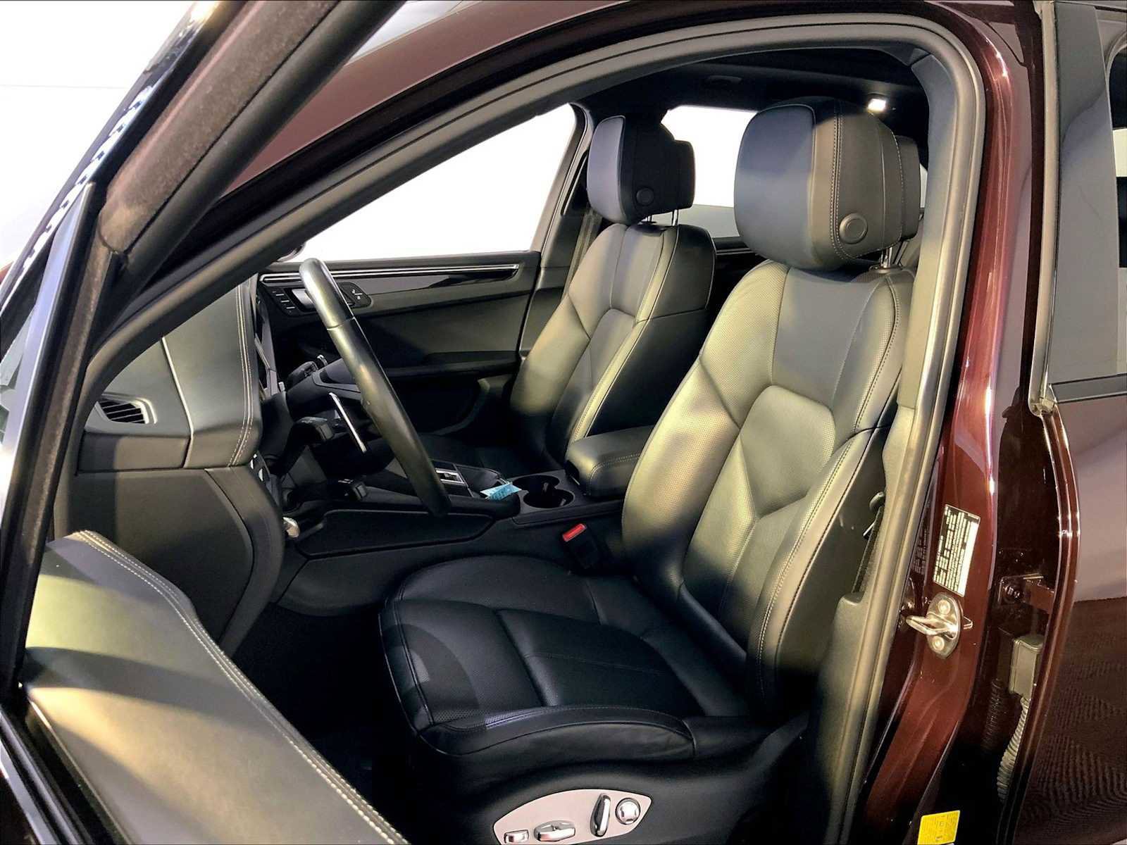 Certified 2023 Porsche Macan S AWD/4WD image 5