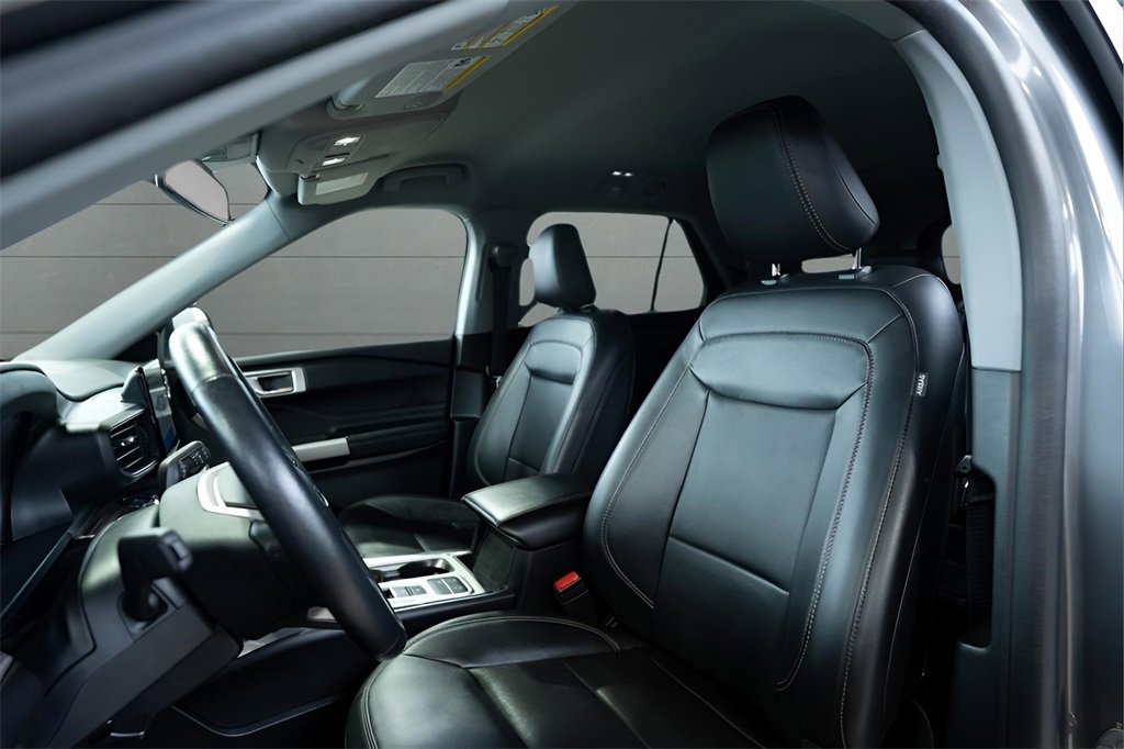 Used 2023 Ford Explorer Limited image 2